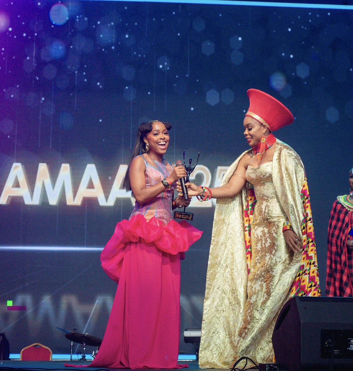 rubyakubueze_'s tweet image. Definitely God’s fave ✨
Thank you @AMAAWARDS 

Wearing @mimajeofficial
Hair @sarolagos 
Photography @laoludphotographer