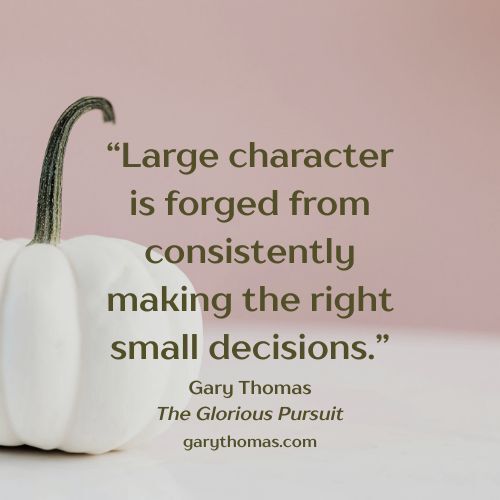 garyLthomas's tweet image. &quot;Large character is forged from consistently making the right small decisions.&quot; Gary Thomas, &quot;The Glorious Pursuit.&quot;  buff.ly/iIRKamu 

#garythomas #garythomasbooks #authorgarythomas #thegloriouspursuit #spiritualformation