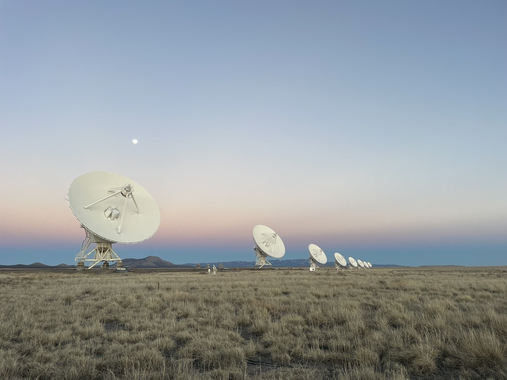 locationsariel's tweet image. Yeah... this is easily the coolest location I&apos;ve ever managed or filmed at📍#verylargearray 
#Pluribus #nmfilm #nmtrue