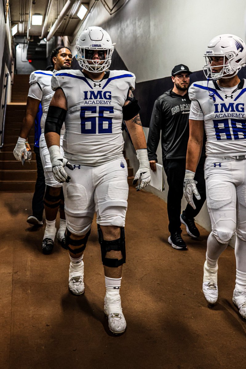 SENIOR YR HIGHLIGHTS‼️
Blessed for an ELITE sr year going 10-0. So Thankful for all of my Coaches and teammates. We overcame adversity and stuck to the STANDARD‼️ #PTB <a href="/Coachcliff904/">Cliff Hill</a> 
<a href="/CoachStudOL/">Greg Studrawa</a> <a href="/LincolnRiley/">Lincoln Riley</a> <a href="/COACHFOA_OL/">COACH FOA</a> <a href="/SixZeroAcademy/">Coach Matt McChesney</a> 

hudl.com/v/2TBKvD