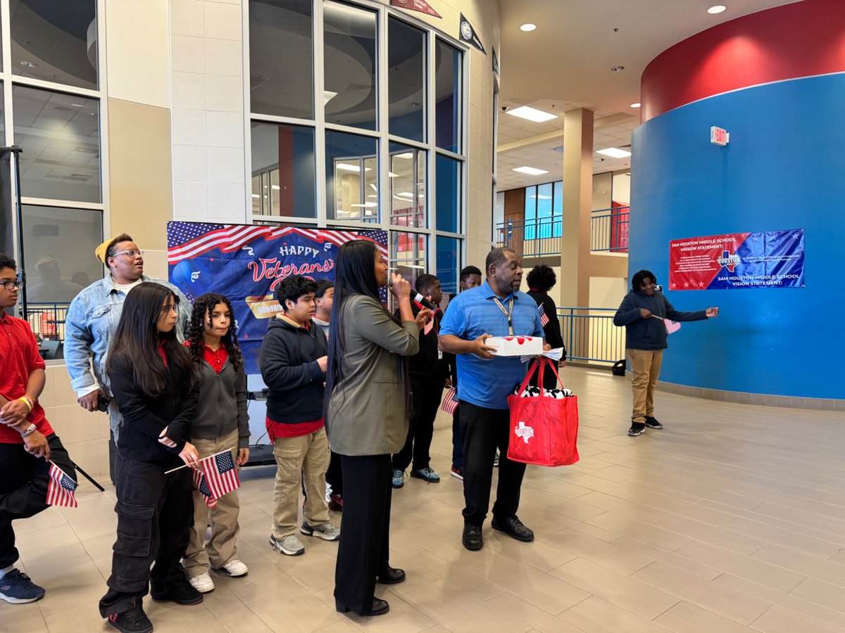 SamhoustonMS's tweet image. A special Veterans Day celebration at Houston MS! 🇺🇸 We’re proud to recognize our veteran staff for their service and sacrifice. Thank you for being heroes in and out of the classroom. ❤️💙 #VeteransDay #ThankYouVeterans #SamFam