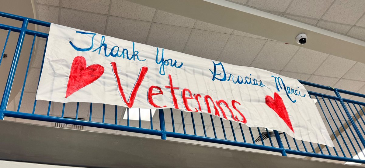 SamhoustonMS's tweet image. A special Veterans Day celebration at Houston MS! 🇺🇸 We’re proud to recognize our veteran staff for their service and sacrifice. Thank you for being heroes in and out of the classroom. ❤️💙 #VeteransDay #ThankYouVeterans #SamFam