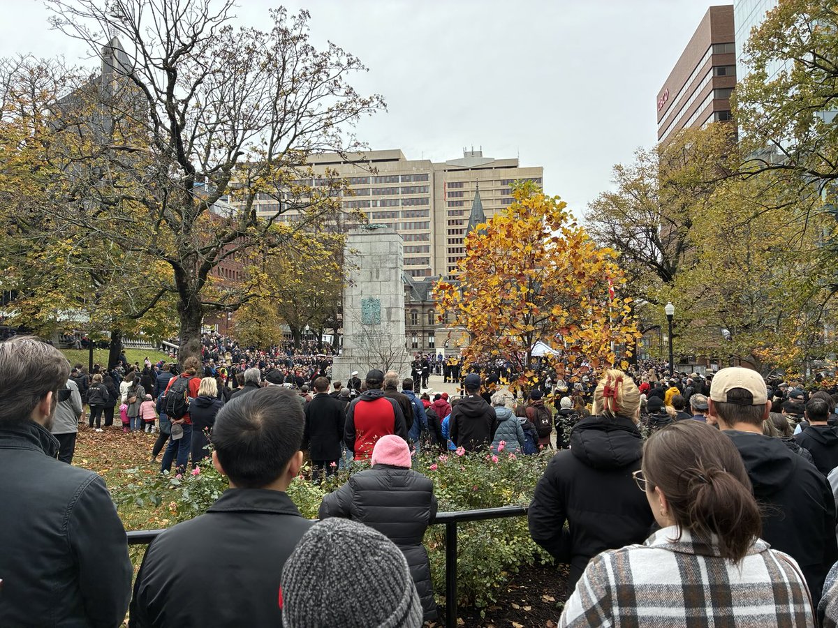 itsrobroberts's tweet image. Hard not to be moved by this morning’s turnout at the Grand Parade (below). Only more so tonight when the crowd at the Split Crow pub burst into spontaneous applause when three uniformed sailors walked in. Then one guy says: “Put these gentlemen on my tab.” That’s Halifax.