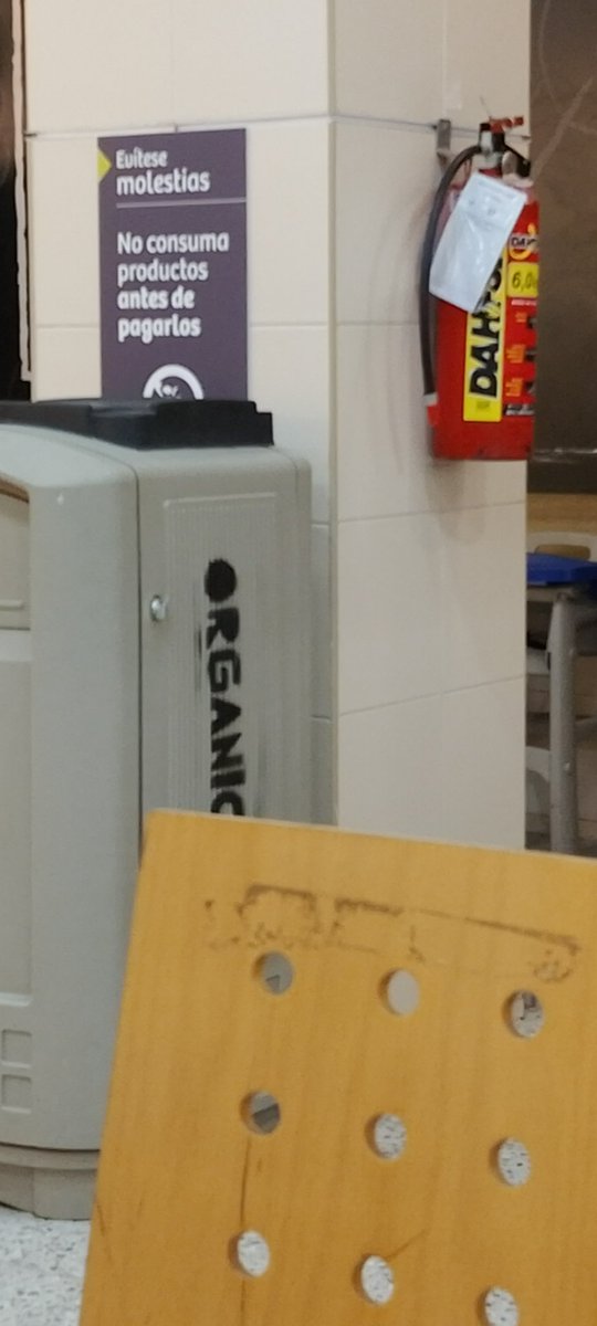 Si tienen la oportunidad de comer en <a href="/TiendaSoriana/">Soriana</a> cuitlahuac, desaprovechenla
Comida dura, tortillas crudas, y dice que pagues tu comida primero para evitar molestias y ya van como 3 veces que me piden y me piden el ticket 
$350 pesos a la basura
<a href="/OrgSoriana/">Organización Soriana</a>