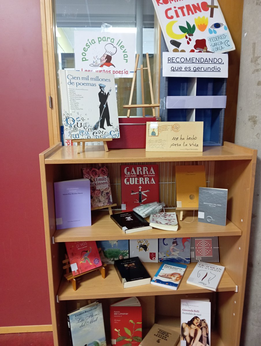 Mañana llega, un año más, Poesía para llevar. 

Venid a por vuestra hoja volandera cada miércoles. 

#poesíaparallevar