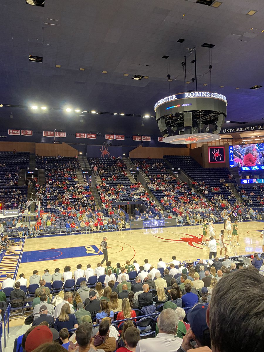 In enemy territory tonight as <a href="/WMTribeMBB/">William & Mary Tribe Men's Basketball</a> takes on Richmond 🔰💪