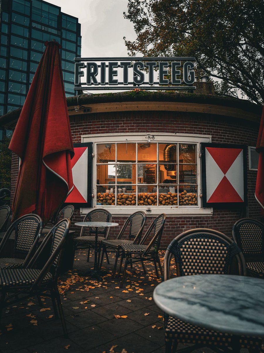 jlpj's tweet image. A little Dutch language twist: ask for “patat” in Amsterdam, say “friet” – in some suburbs they might raise an eyebrow. But the end game? Fries. 

#LanguageFun #DutchCulture