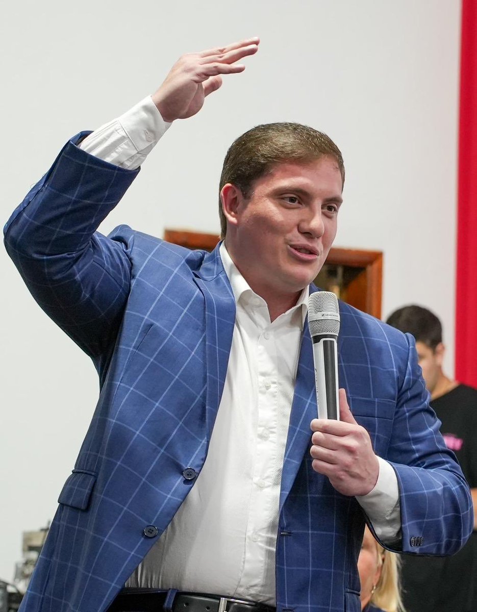 lacostasoy's tweet photo. ℹ️NFO POLÍTICA. De la cantera. Empezó a surgir la figura de @maxiayala_p para Asunción. Después de los resultado de CDE se insiste en la renovación de figuras como candidatos. La
gestión frente al Registro Civil se
perfila como opción en el partido colorado. https://t.co/9F16BdQmVZ