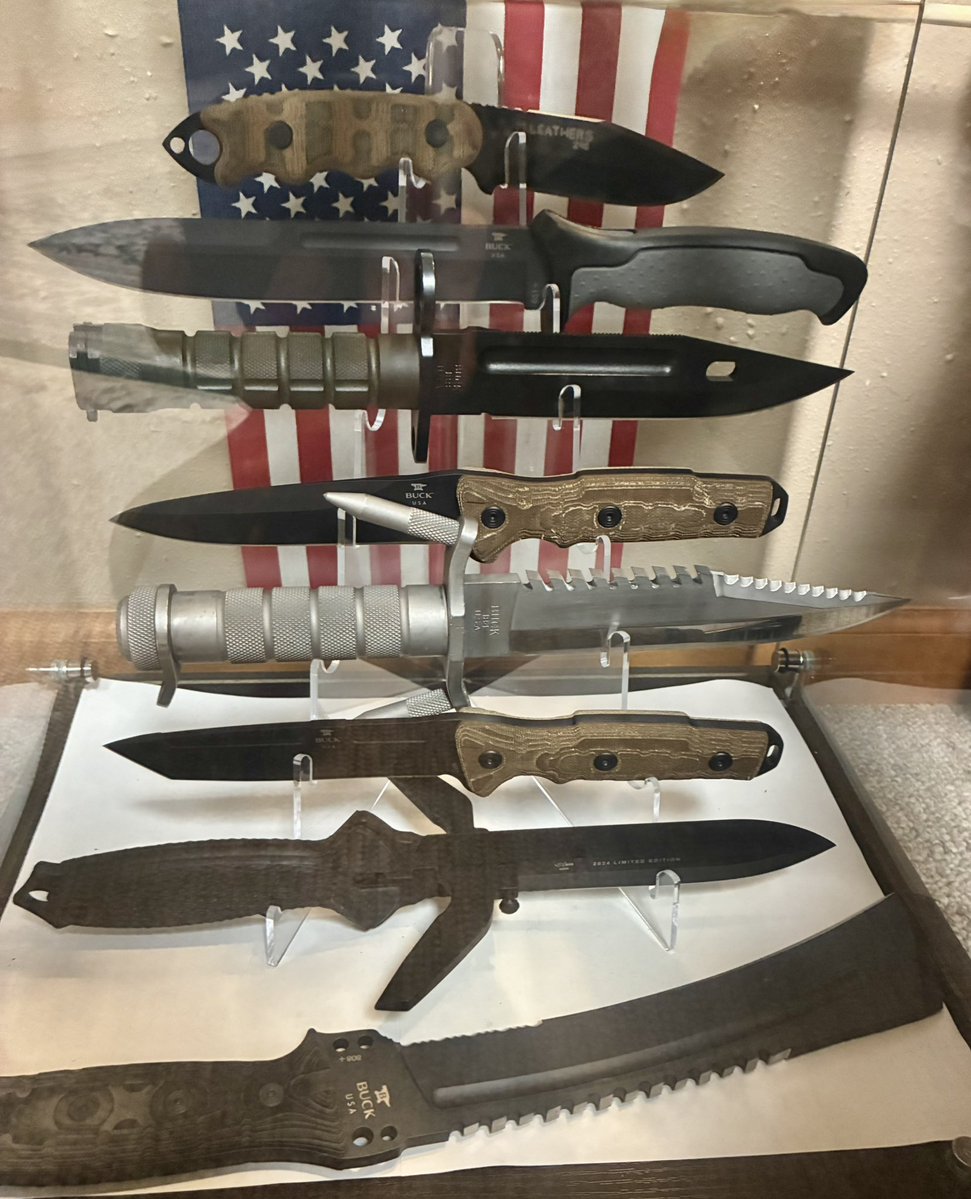 Thank you to all the Veterans for your service to this great country! 🇺🇸
(Buck military themed knives from my knife collection.)