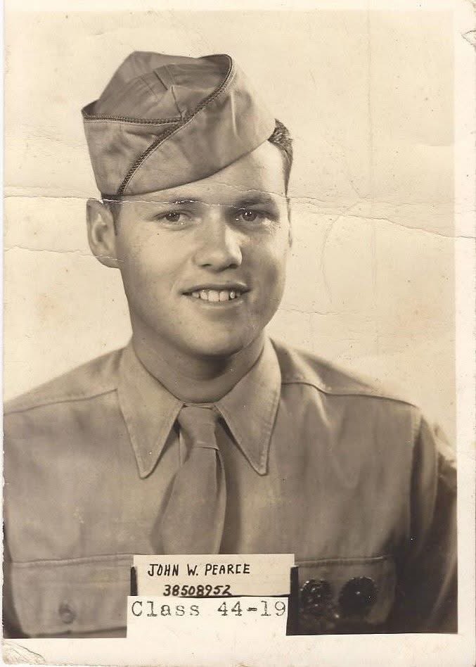 kevinmpearce's tweet image. 🇺🇸 Honoring my grandfather, John W. Pearce, a WWII bombardier who bravely flew missions over Italy and the Balkan Peninsula. His courage reflects the best of the Greatest Generation. Grateful for all who have served—past and present. Never forget their sacrifice. #VeteransDay