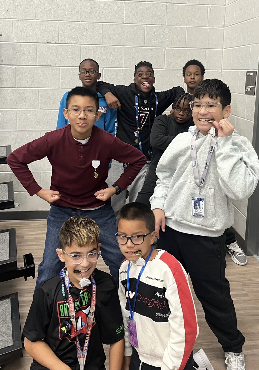 HaskettChoir's tweet image. Showing off our Solo and Ensemble medals! Way to go Huskies!  #wearehaskett #solosndensemble #1stdivisionratings