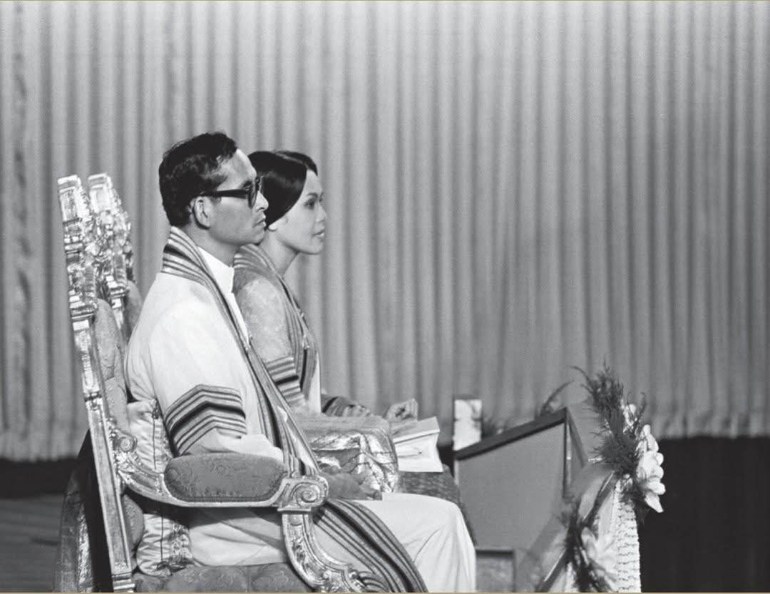 _restsam's tweet image. &quot;.. เมื่อท่านสำเร็จการศึกษาออกไปแล้ว ยังมีคนเป็นจำนวนมาก ที่เอาใจใส่เฝ้าดูการกระทำของท่านอยู่ต่อไป ใครทำดีก็ได้รับคำชมเชยและสรรเสริญ ใครทำไม่ดี เขาก็จะพากันติ และพลอยติชมถึงสถานศึกษาของท่านด้วย 

ชื่อมหาวิทยาลัยของท่านคือ &quot;จุฬาลงกรณ์&quot;…