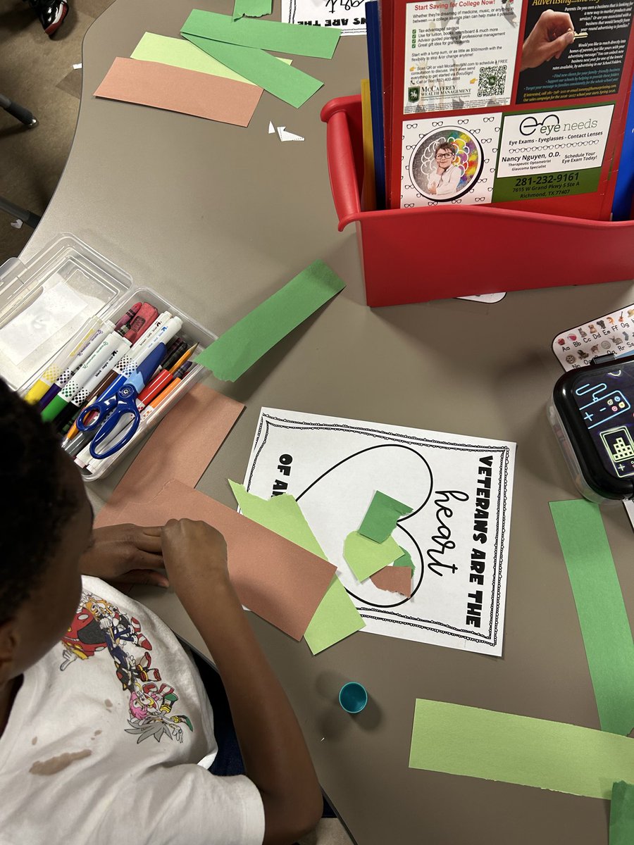 JSESKinder's tweet image. Our little @JSES_Stallions are building fine motor skills and big hearts for Veteran’s Day! ❤️💙