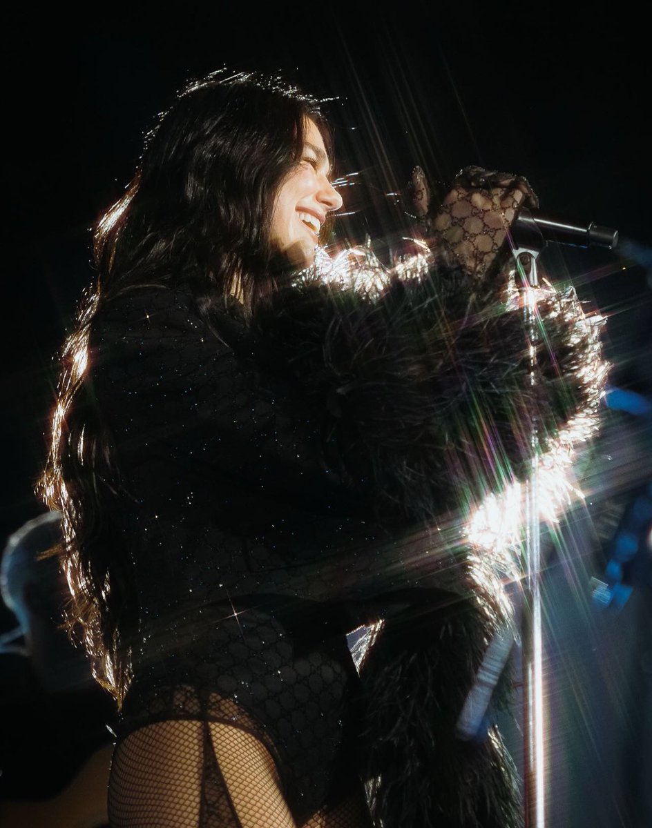 fairiesdua's tweet image. por favor como sonreía en buenos aires te extraño con todo lo que soy dua