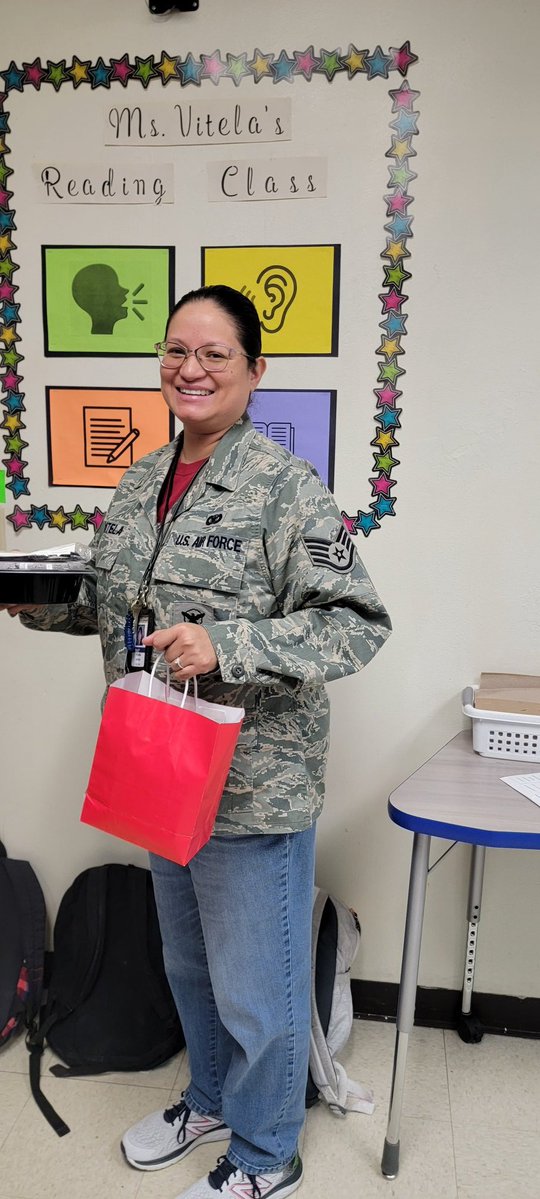 BrendaJ2006's tweet image. @SanElizarioISD @GEMS_MIDDLE #SanEliNation #GEMSPRIDE 
Honoring our GEMS heroes that served in the military. Thank you to Ms. Vitela, Mr. Espinoza, and Mr. Gutierrez.