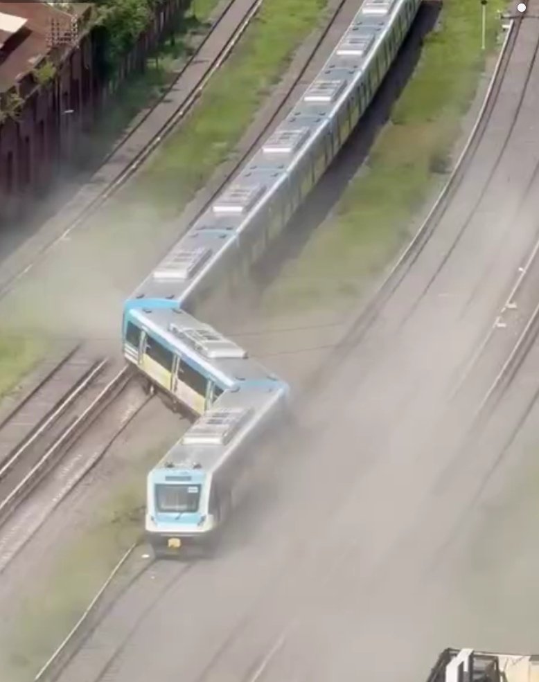 إصابة 19 شخصاً في حادث خروج قطار عن السكة (إكس)