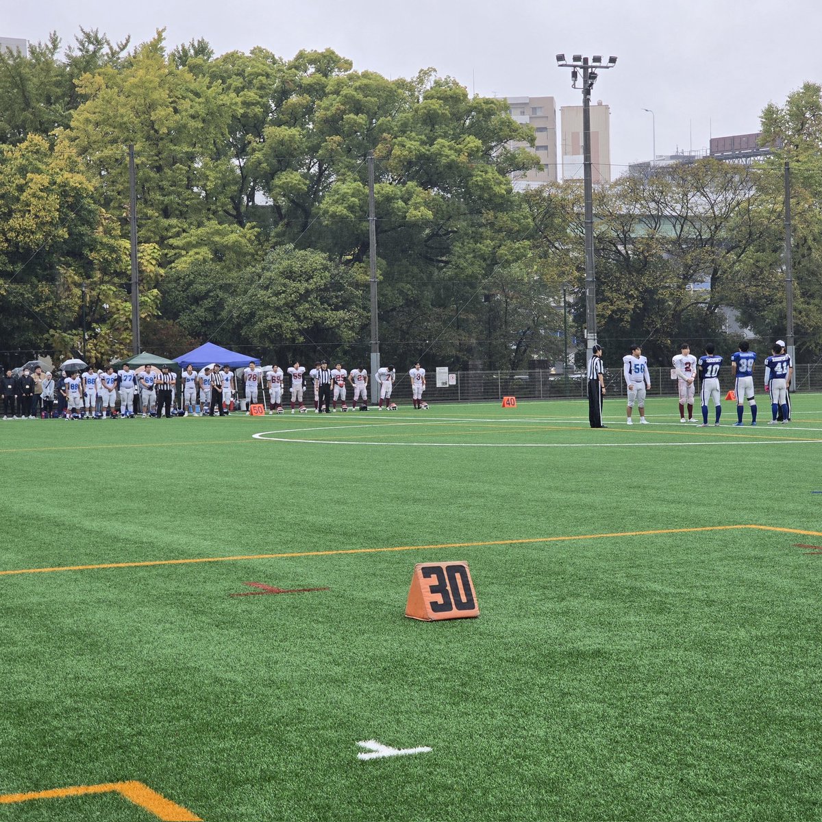 本日の第2試合はリーグ戦に参加できなかった学生チームが合同チームでの1ゲームマッチ
昨年は7人制で我々社会人と対戦しましが今年は合同ながらもフルゲームができた
東海学連のナイス配慮👍
いい選手もたくさん！
新歓がんばってなー✊‼️
#アメリカンフットボール普及委員会