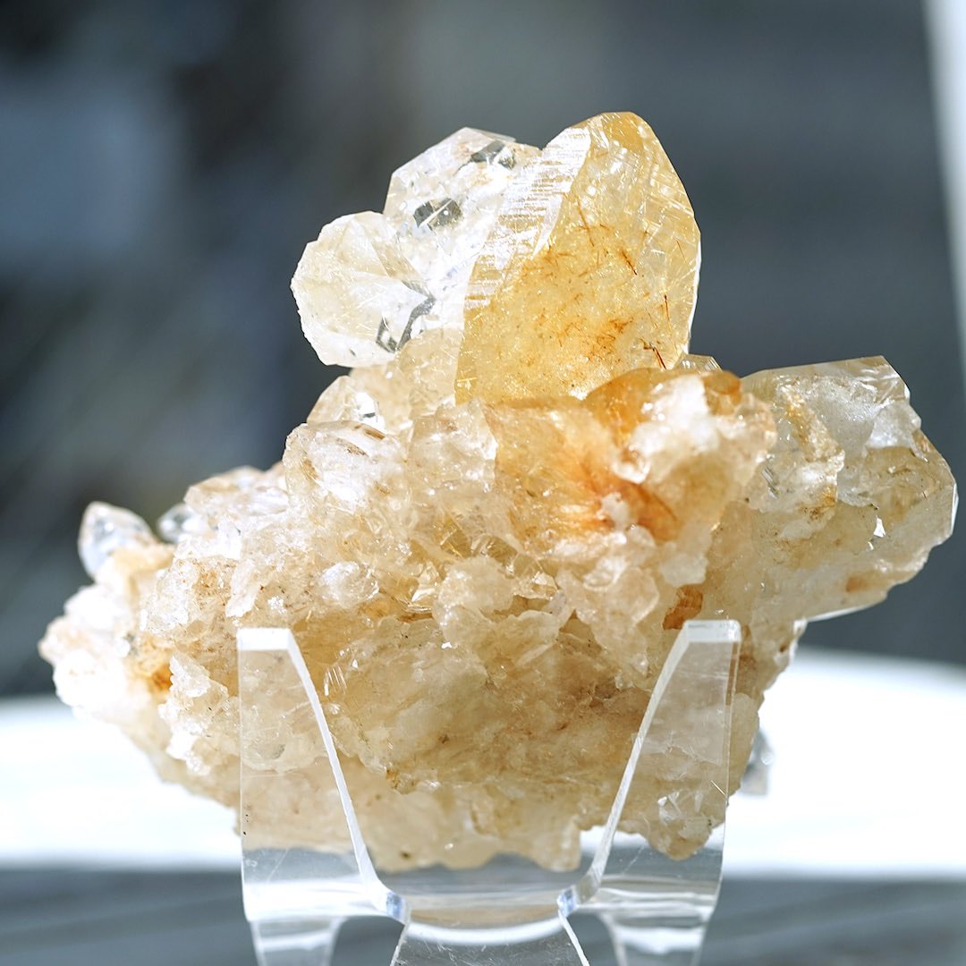 ★ ヒマラヤ水晶 ゴールドルチル入り クラスター★

ヒマラヤ山脈はインドのクル・パールヴァティ渓谷の水晶クラスターです。
なんと「ゴールドルチル」が入った大変貴重な原石です。

forestblue.jp/5571

 #天然石 #パワーストーン #ヒマラヤ水晶 #ゴールドルチル #レア