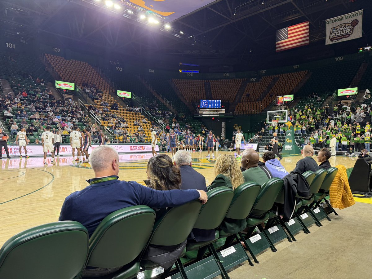 IsThisThingJon's tweet image. I don’t know if I can sit here anymore…Mason is losing to some school named Chupacabra 😖