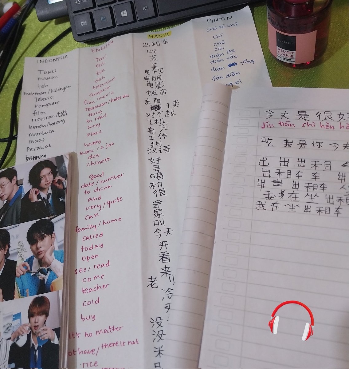 zazza1608's tweet image. i&apos;ve been trying to memorize chinese vocabulary. i write each word in three languages along with its pinyin and hanzi. memorizing hanzi is quite hard for me but i&apos;m trying my best

#studytwt
#LanguageLearning 
#langtwt