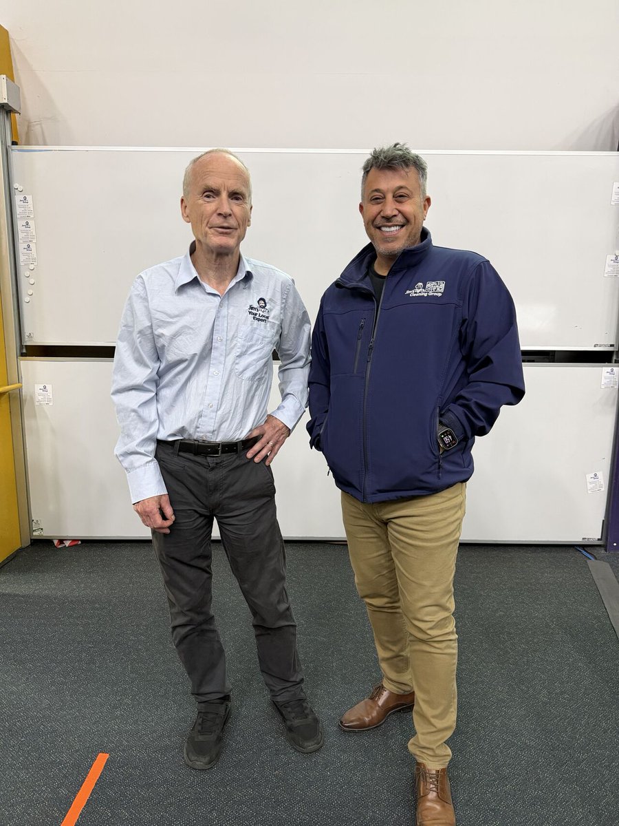 He quit banking to clean toilets. Now 1,700 people work with him.

At 17, Haydar Hussein followed his dad’s advice and got a “good job” at the bank.

Safe. Secure.

The kind of job most parents would be proud of.

He spent 12 years there.

One night, he stayed back to clean his