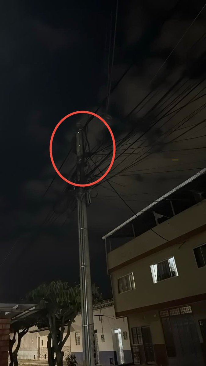 soyluisavilabga's tweet image. DENUNCIA CIUDADANA📣

Así luce la Calle 45, totalmente a oscuras por la falla de alumbrado público, mientras tanto, en otros puntos como el sector de Puerta del Sol, a la altura del restaurante Puerta del Sol, las luminarias permanecen encendidas todo el día.

Y le agregamos a…