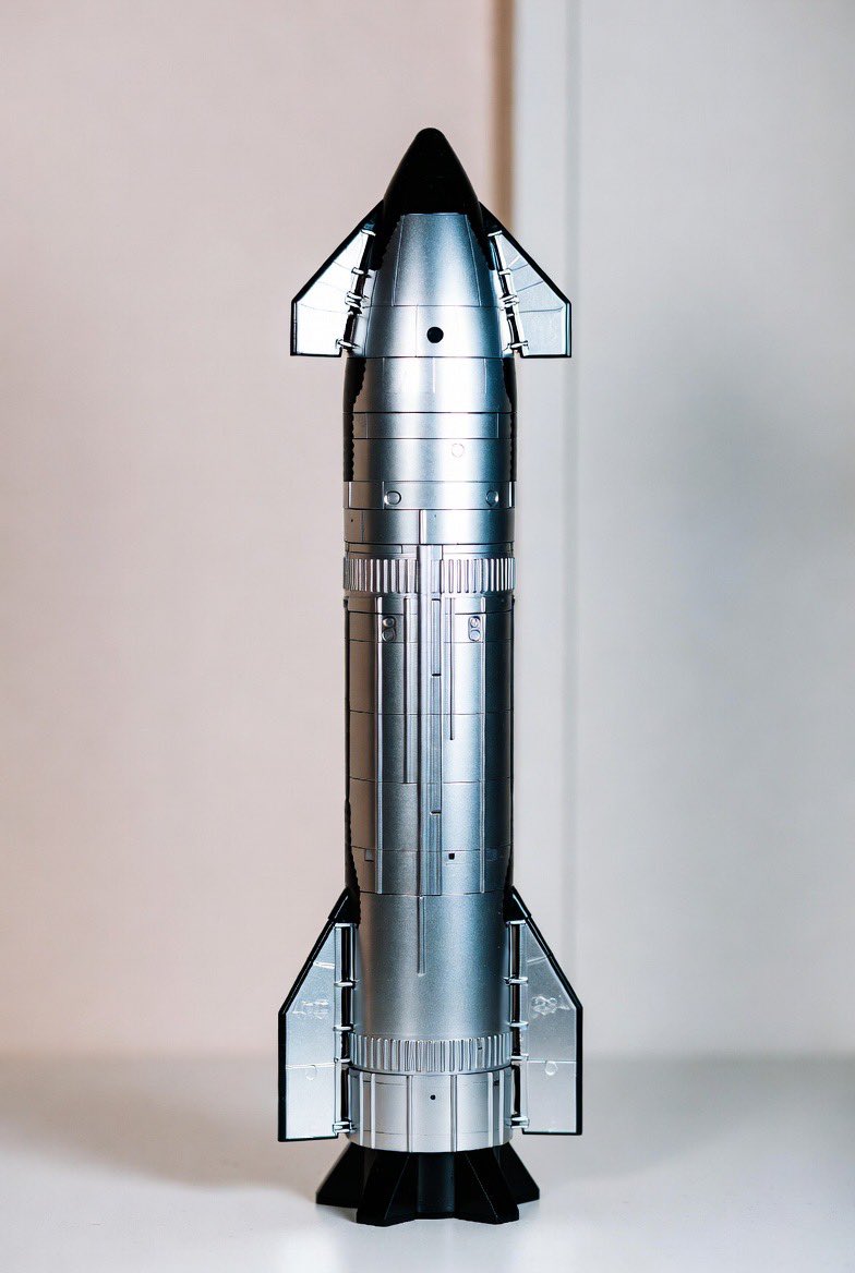 Web3repair1's tweet image. I will giveaway 3 of this starship model if I can get 1000 followers this week #starship #spacex  #rocketmodel