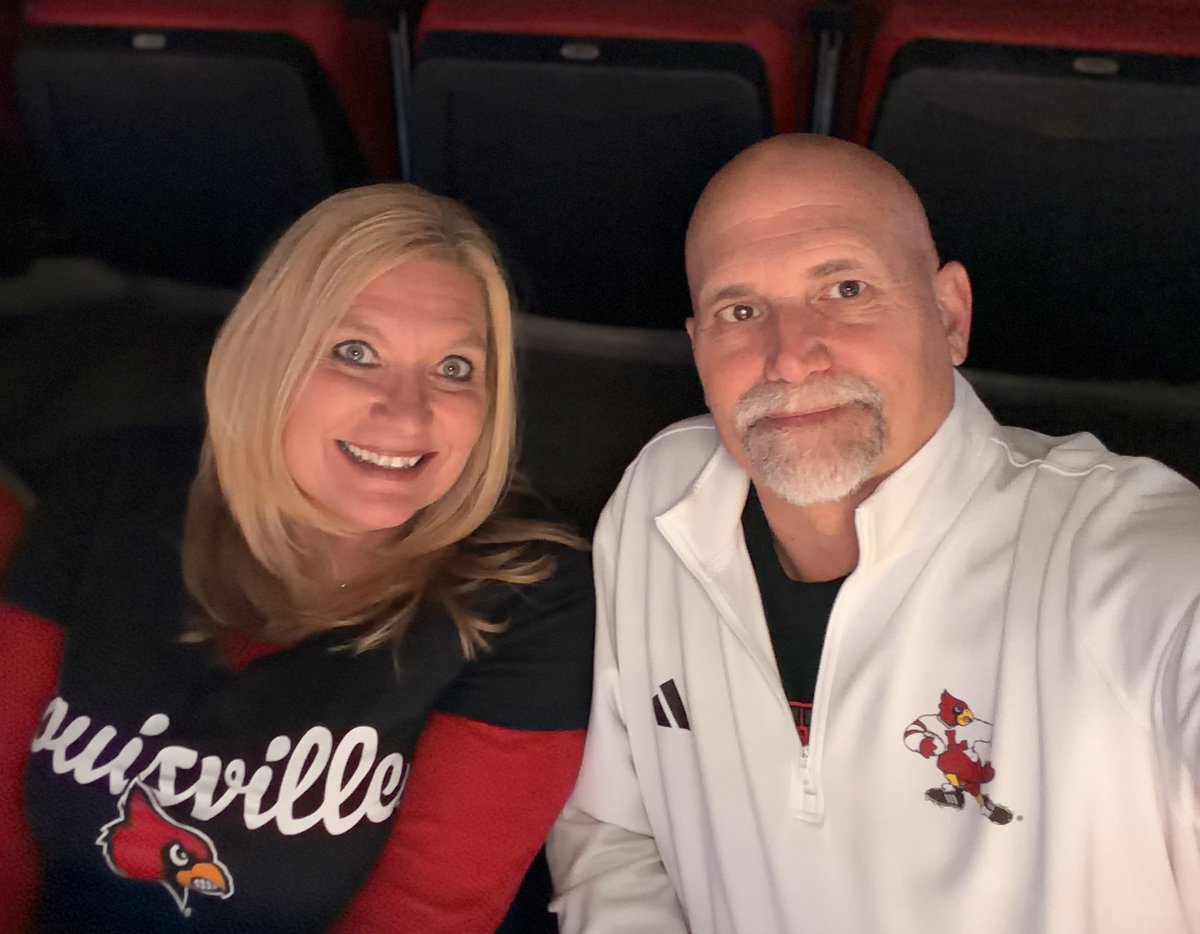 lorieo13's tweet photo. Let’s do this UofL! 
#GoCards https://t.co/Od03udo9UJ