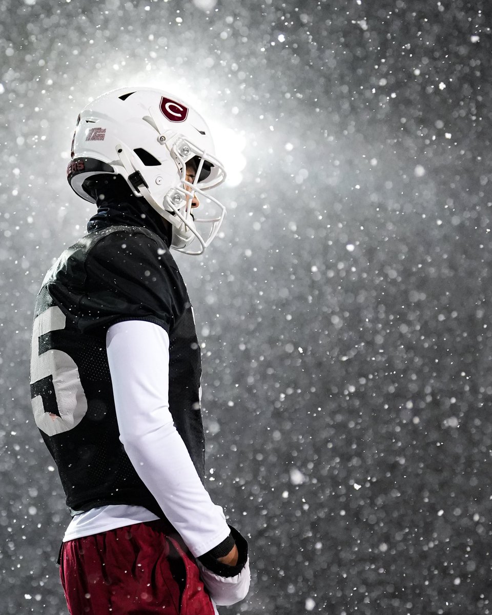 ColgateFB's tweet image. Football weather in Hamilton ❄️

#GoGate | #DrawTheLine