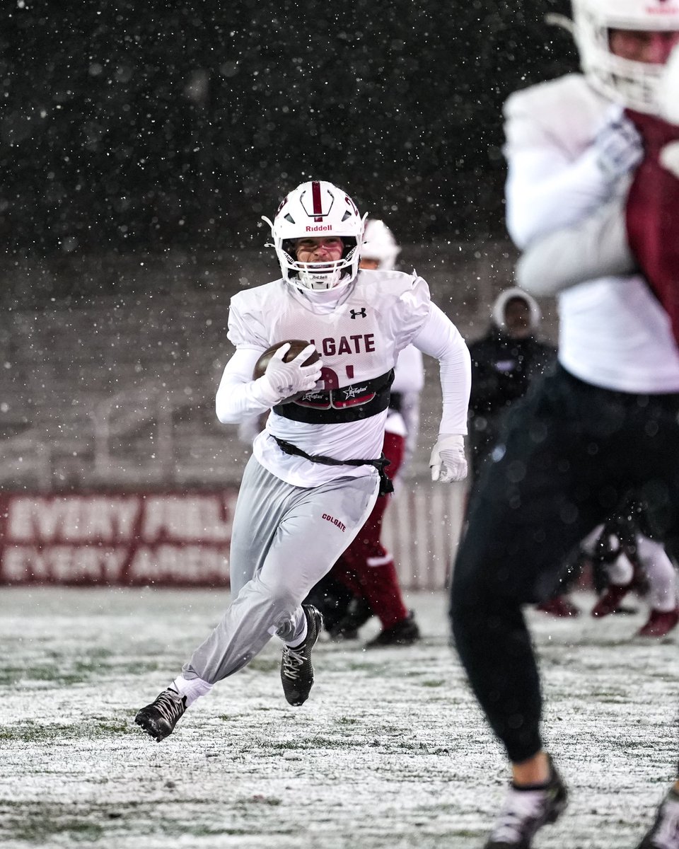 ColgateFB's tweet image. Football weather in Hamilton ❄️

#GoGate | #DrawTheLine