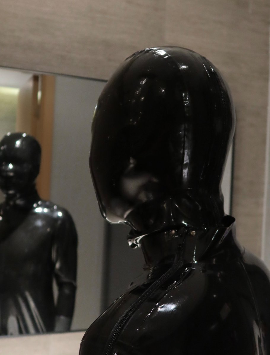 留一个交友贴，杭州，想找个同好对象，rubber，皮革，很喜欢乱约不喜欢长期关系的就不用了哈哈哈，那只能做朋友🤣
可以在我小红书私信我
🍠：2740506424