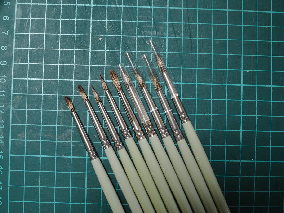 描き込みから仕上げで使ってたマングースの丸筆が残りわずかになった