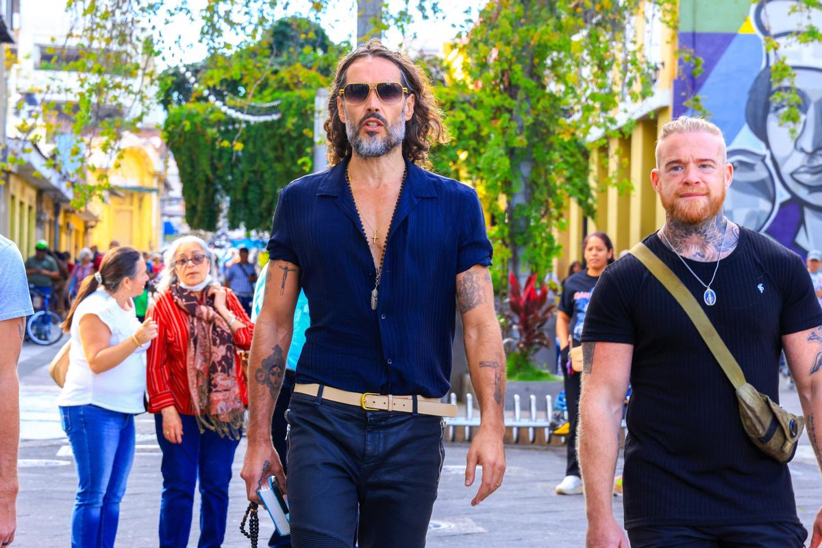 ultimahsv's tweet photo. #Nacionales | 🚀✨ El actor y humorista británico  @rustyrockets está en El Salvador para participar en un evento sobre bitcóin llamado "#BitcoinHistórico", que inicia el miércoles 12 de noviembre y reúne a ponentes y entusiastas de esta criptomoneda. https://t.co/FNH0zkMPd5