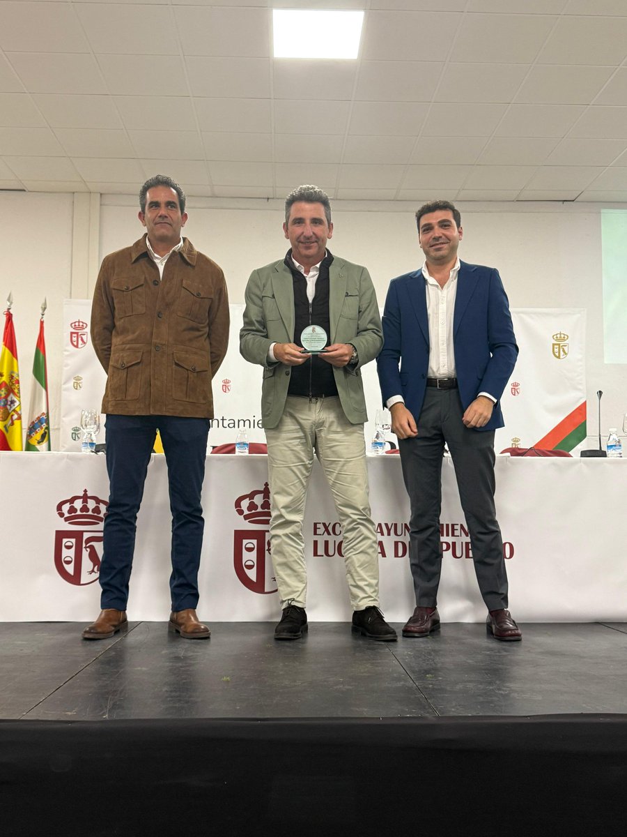 De Almeria a Lucena del Pto.

Entrega ayudas OPFH de Andalucia. Jornadas Técnicas de Lucena. Nuestro sector agro, de la mano de la Junta de Andalucía,seguirá generando oportunidades y progreso en Huelva y Andalucía.