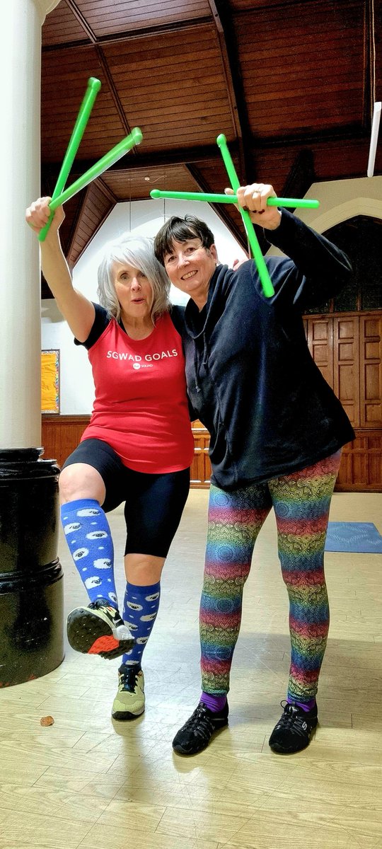 Samanthawinnet1's tweet photo. It's never nice going out at night in full waterproofs but then you get to @POUNDfit with your best buddy !! #poundfit #FitnessMotivation #FitnessJourney #weightlossjourney #WellbeingMatters #bestfriends https://t.co/Qrz9s7Iy2g