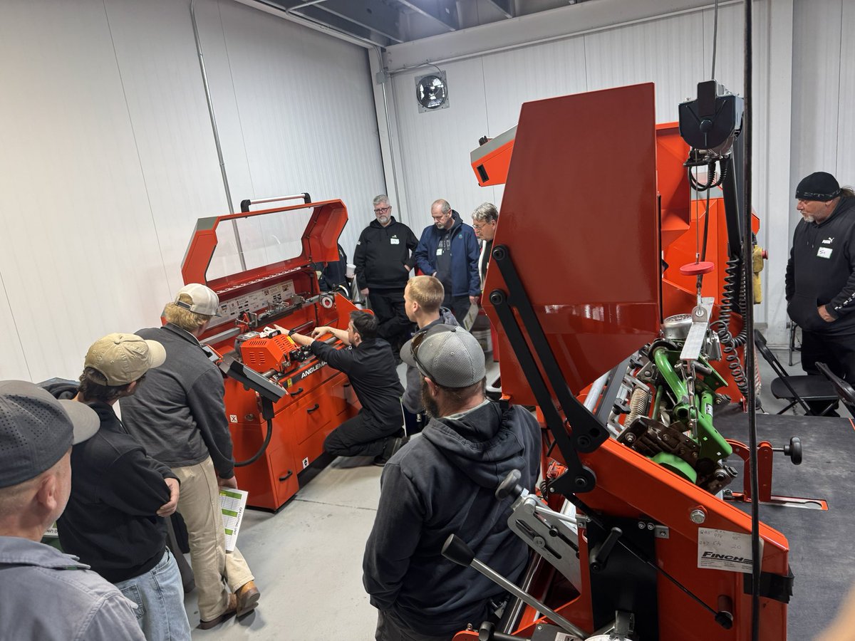 FinchTurf's tweet image. ✅ And that’s a wrap on our first winter Service Workshop of the season! Thanks to everyone who joined us today in Hatfield, PA! #StaySharp #NeverStopLearning