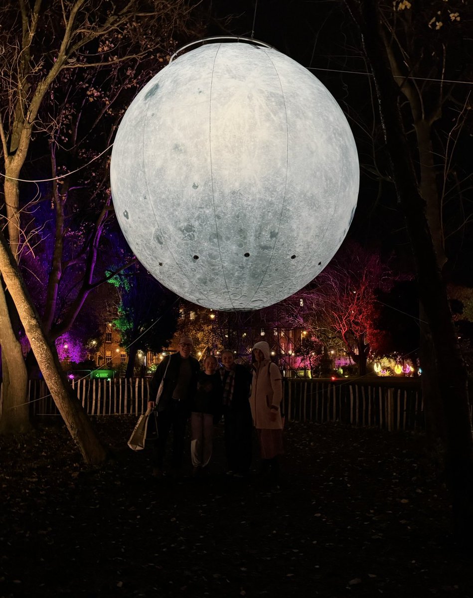 cpgarnett's tweet photo. @_mullally_el_ To be fair, it really isn’t a “Christmas” festival— last year’s festival was filled with moons, orbs and perhaps Celtic mythology… only the Crepe stand seemed to be celebrating Christmas 🤷‍♀️ https://t.co/AJqKuTcUPx