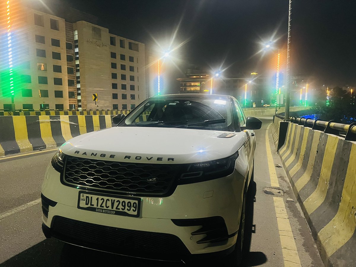 rcchoudharyinc's tweet image. My #RangeRover broke down near Bharat Jodo Setu, Jaipur at 11:10 PM.
@LandRoverIndia Road Assistance sent a technician who couldn’t even open the bonnet!
Waited till 1:40 AM no help.
Luxury brand, zero service!
#RoadAssistanceFail #LuxuryOrLiability @TataMotors @JLR_News…