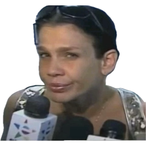 Carlos me dio su tarjeta de crédito pa gastar y yo no me atrevo a usarla sin antes consultarle o avisarle en qué voy a gastar jajaja será que algún día pierda eso?