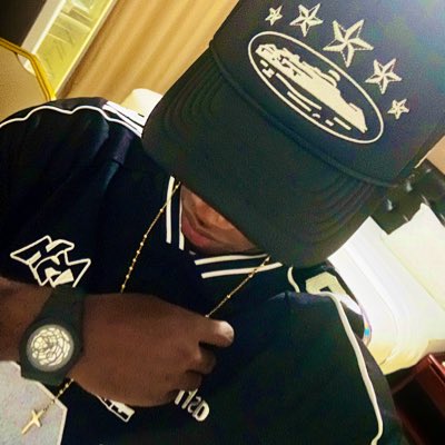 Christy4Godwin's tweet photo. #NewProfilePic https://t.co/jXA8Zg7mow