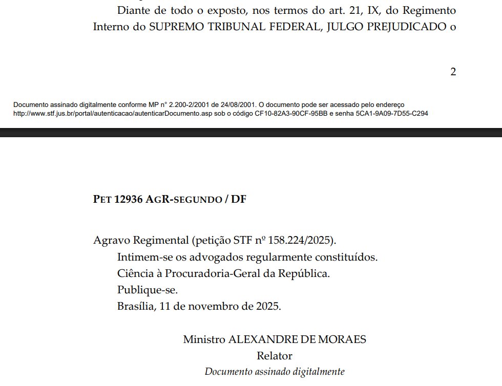 drpaulofaria22's tweet photo. Moraes acaba de julgar, MONOCRATICAMENTE, um agravo regimental interposto contra SUA DECISÃO, que, segundo o regimento do STF, é competência da Turma ou Plenário (Art. 317 e seguintes).

Nem o recurso esse sujeito deixa escapar, e JULGA, ele próprio, o recurso contra ELE próprio, dizendo que foi "prejudicado".

Sinceramente, nem sei o que dizer.

https://t.co/PqKzm6UT16