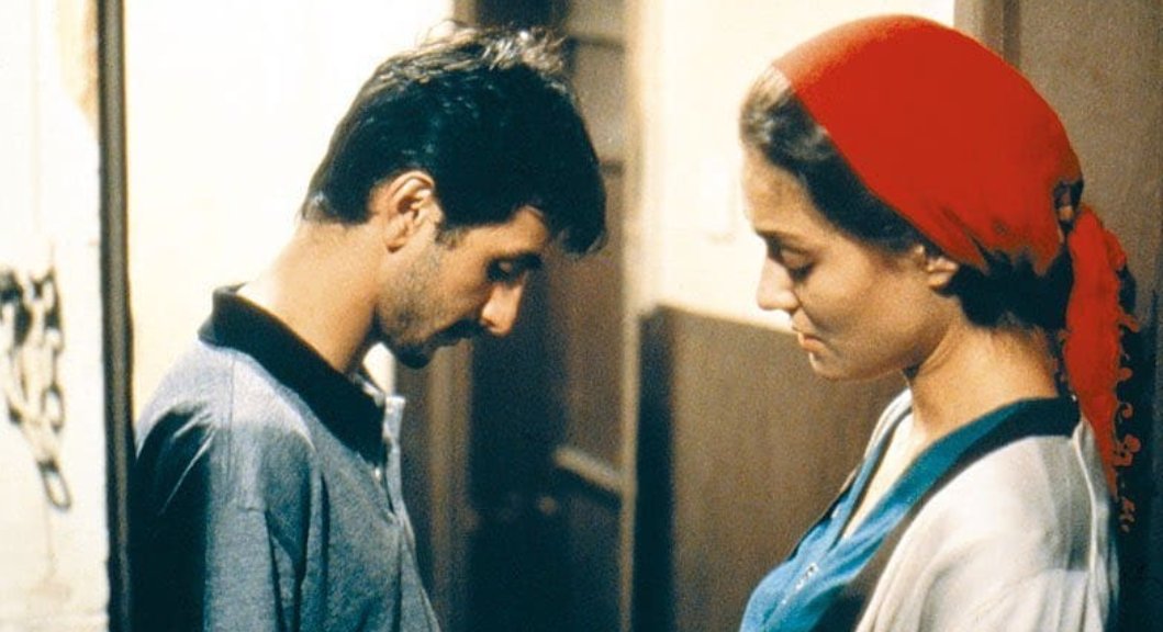 "Yorgun gri kaideler arasında
hüzünlü bir yeşilim,
Ya sen…
Sen… Nasılsın?

Göğsündeki ağrılar nasıl?
İyi misin?