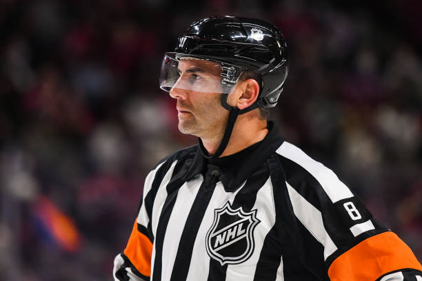 ScoutingTheRefs's tweet photo. Referee Francois St. Laurent is back in action, officiating his first game of the season tonight at Los Angeles Kings vs. Montreal Canadiens. Tonight's crew: https://t.co/TjAfReigMK  @LAKings  @CanadiensMTL #GoKingsGo #GoHabsGo #LAKvsMTL #Habs #LAKings https://t.co/uSEi1q6VTX