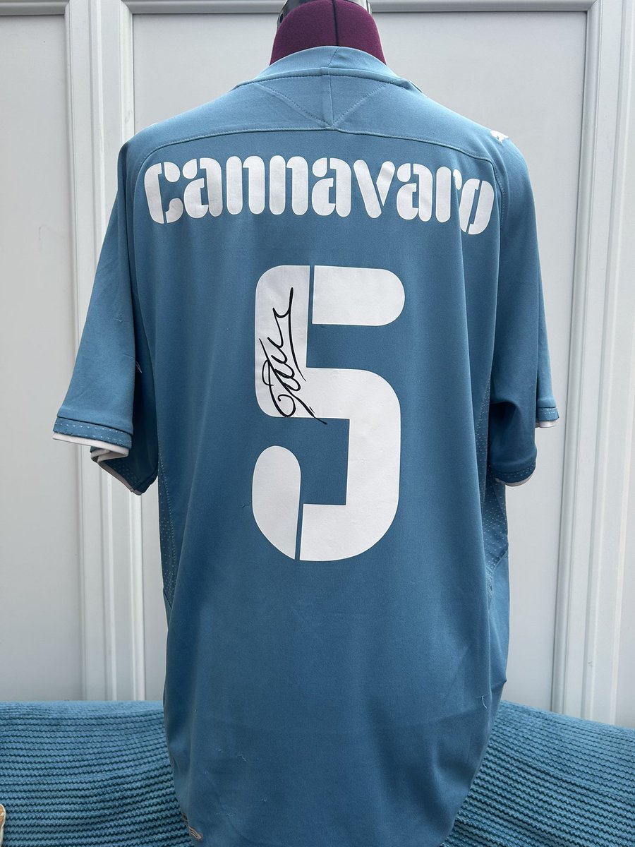 💥 SIGNED SALES THREAD! 🧵 

Pulled my finger out and took these out of the frames for some proper pictures 

AND 

I’ve reduced the prices and am willing to do further discounts if you buy multiple 👀

👇👇👇