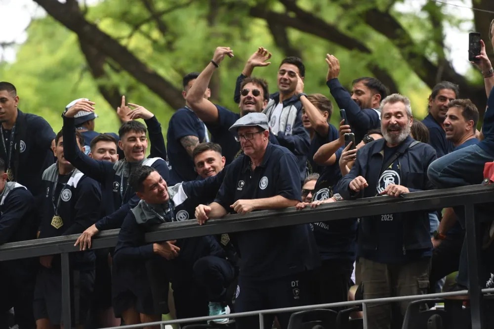 El mundo es tan chico, viejo.. Sin embargo, nunca supe de alguien como vos!