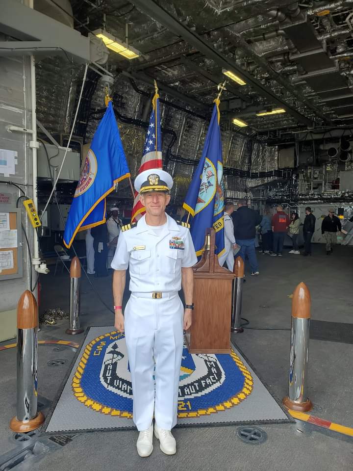 RogerForDuluth's tweet image. Thinking this Veterans Day about all those we have served, and are still serving. The United States Navy has been a defining element of my adult life.

I continue to be incredibly honored to wear the uniform and serve along so many other remarkable people.

⚓🇺🇸