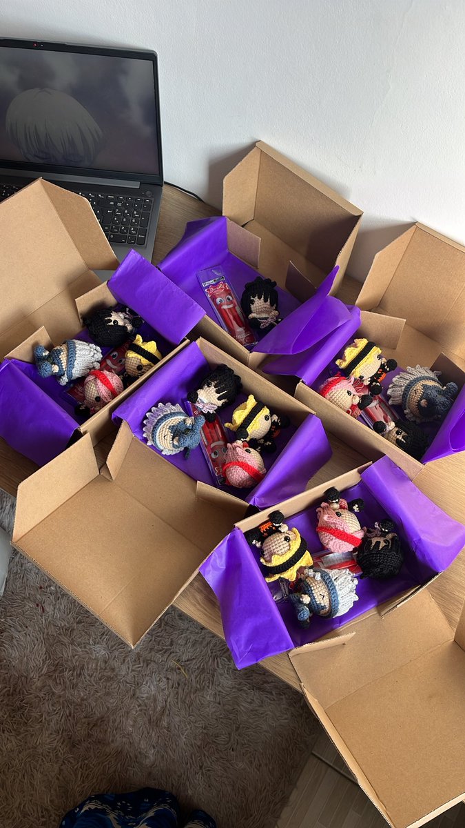 amigusart's tweet image. tudo empacotado graças a Deus