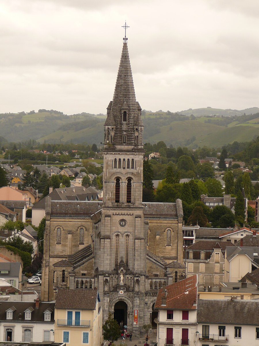 jon_delorraine's tweet image. 🔴🇫🇷 ALERTE INFO | Des tags anticatholiques ont été découverts ce matin sur la porte de l’église du Sacré-Cœur à Lourdes (Hautes-Pyrénées).
Les inscriptions, jugées « injurieuses envers la religion catholique », ont été effacées par la mairie.
Une enquête est ouverte.
(Source :…
