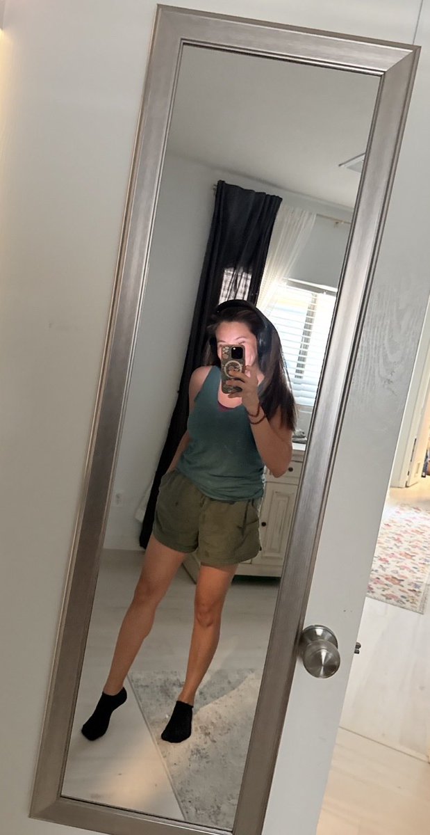 syntaxish's tweet image. Today’s uniform consists of painting clothes. Waiting to start a new job.. 
.