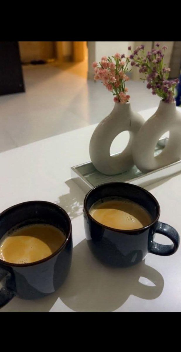 اک چائے دو کپوں میں برابر سی بانٹ کر
اکثر کرتی ہوں فرض کہ تنہا نہیں ہوں میں
. 
. 

#اردو_زبان